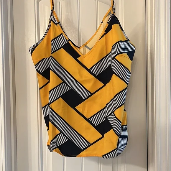 Emery Rose brand new women top - Picture 2 of 4